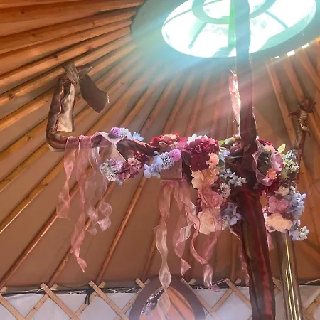Adorable Yurt Glamping *